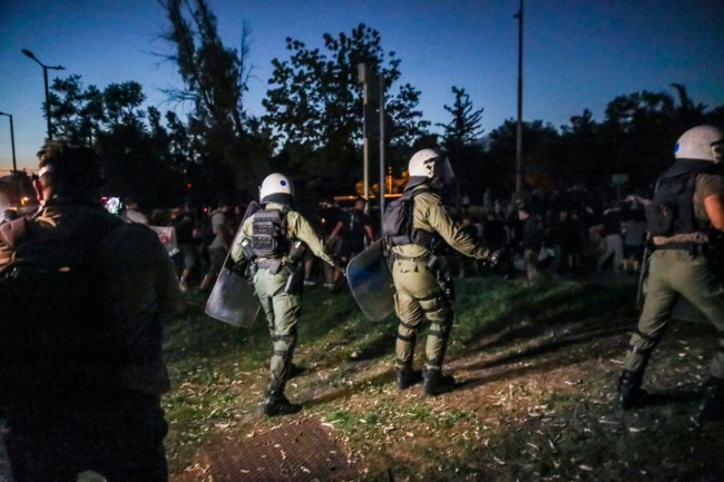 Ζωγράφου: Ένταση στην Πανεπιστημιούπολη μεταξύ ΜΑΤ και φοιτητών [Εικόνες - Βίντεο]