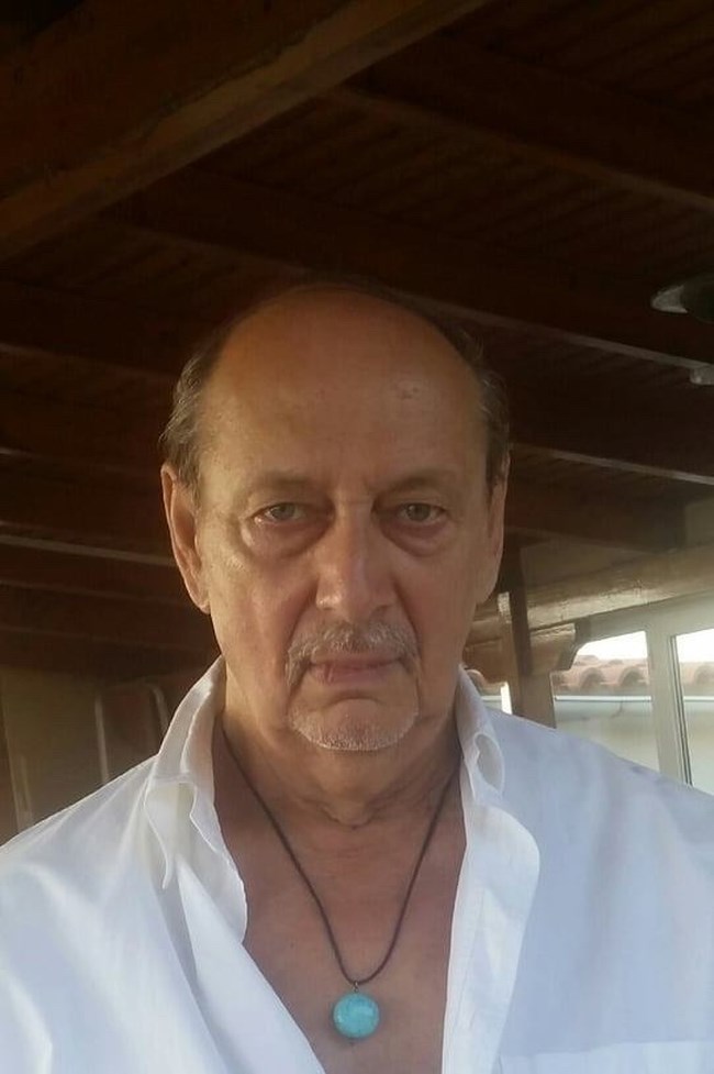 71χρονος Καλύβια