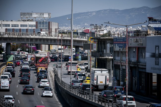 Φεύγουν και οι τελευταίοι εκδρομείς από την Αττική για το Πάσχα - Αυξημένη η κίνηση στην Αθηνών-Κορίνθου