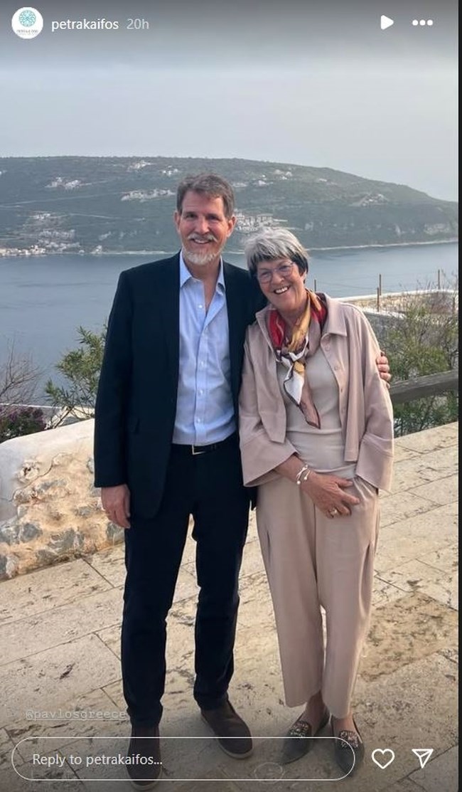 Παύλος Ντε Γκρες: Μίνι διακοπές σε ξενοδοχείο στη Μάνη- Πετρόχτιστο, παραδοσιακής αρχιτεκτονικής με πανοραμική θέα