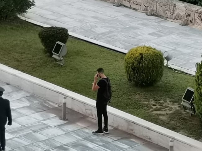Βουλή_άνδρας ασφάλειας