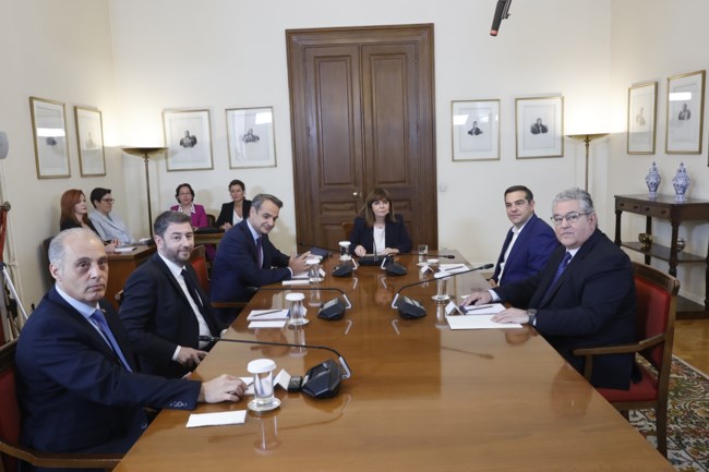 Το παρασκήνιο της σύσκεψης των πολιτικών αρχηγών στο Προεδρικό - Οι προτάσεις και οι ατάκες [εικόνες]