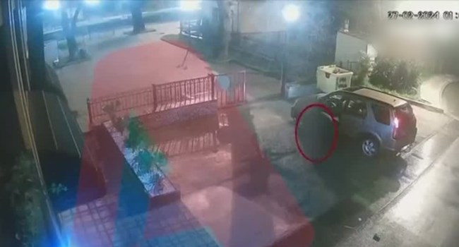 Λάρισα: Βίντεο ντοκουμέντο - Ο γιατρός κλεισμένος για ώρα με την 4χρονη κόρη του στο αμάξι- Τι εξετάζουν οι Αρχές