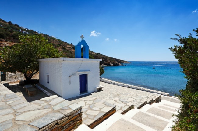 Πάσχα στην Ανδρο: Κατάνυξη, αρώματα και τοπικές γεύσεις στα αρχοντικά σοκάκια - Μελωδικοί ύμνοι, παραδοσιακός Λαμπριάτης