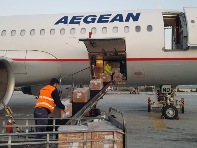 Κορονοϊός: Στην Ελλάδα 1,7 εκατ. μάσκες και υγειονομικό υλικό από Κίνα [εικόνες]