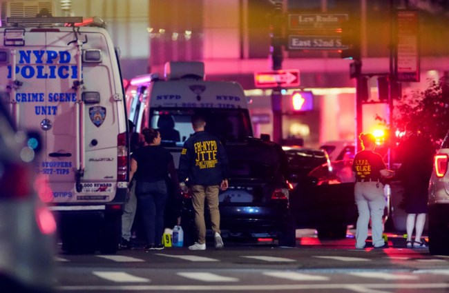 Ενοπλος άνοιξε πυρ σε ουρανοξύστη στο Μανχάταν: Πέντε νεκροί εκ των οποίων και ένας αστυνομικός - Αυτοκτόνησε ο δράστης