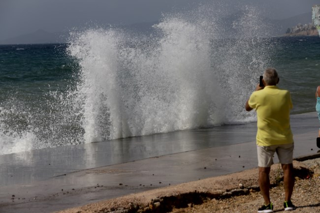 Χαλάει πάλι ο καιρός την Παρασκευή: Πού αναμένονται βροχές και καταιγίδες