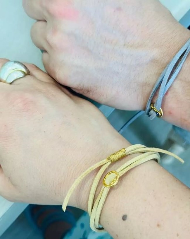 Δανάη Μπάρκα: Πήγε σε βάφτιση με νονά τη μητέρα της - Με αντρική συντροφιά [Εικόνα]