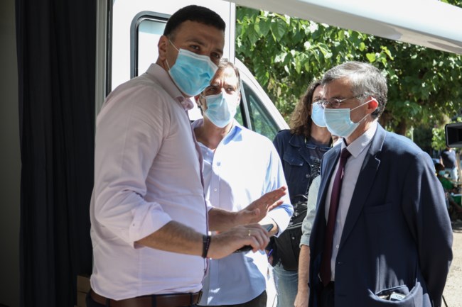 Τσιόδρας: Selfie με ηλικιωμένη έβγαλε ο καθηγητής στην Κυψέλη [Εικόνες]