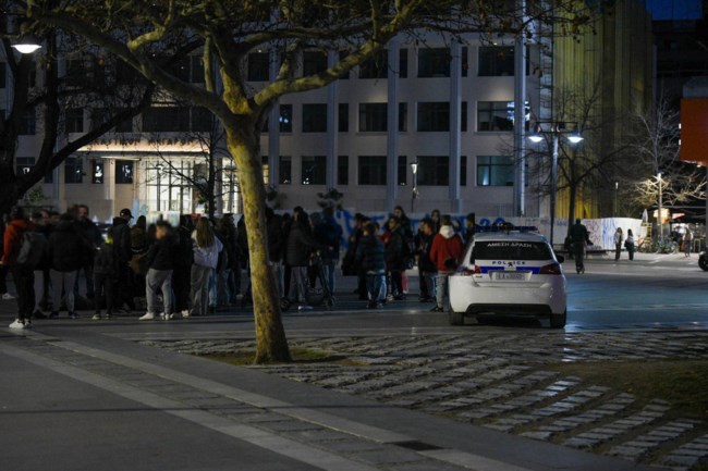 Λάρισα: Άγριος καβγάς με ανήλικες στο κέντρο της πόλης – Ένα κορίτσι μεταφέρθηκε τραυματισμένο στο νοσοκομείο