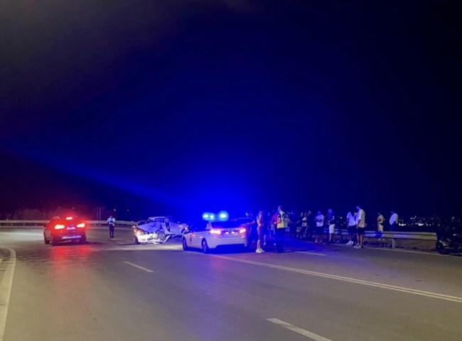Σοβαρό τροχαίο στα Λιμανάκια: Σφοδρή σύγκρουση οχημάτων – Δύο τραυματίες