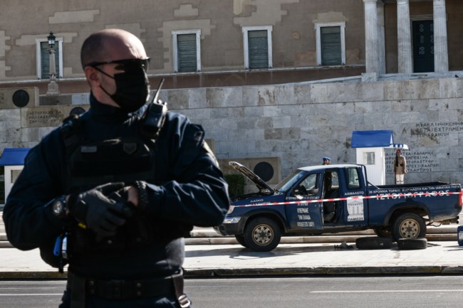 Απίστευτο σκηνικό στο Σύνταγμα: 58χρονος αγρότης από τη Μεσσηνία απειλούσε να ανατιναχθεί στον Άγνωστο Στρατιώτη