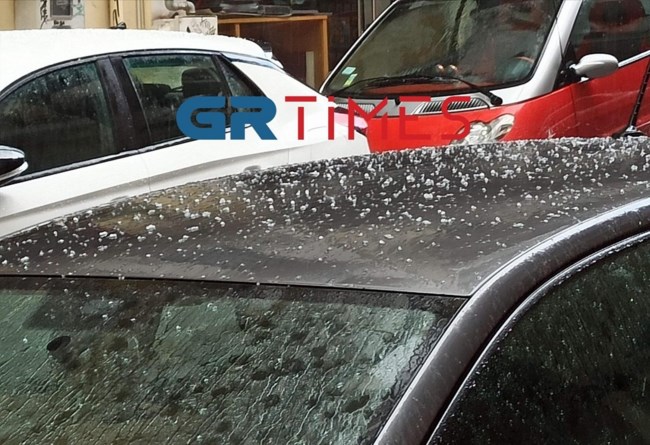 Τρελάθηκε ο καιρός στην Θεσσαλονίκη: Έντονη χαλαζόπτωση στο κέντρο, ηλιοφάνεια στα περίχωρα [εικόνες-βίντεο]