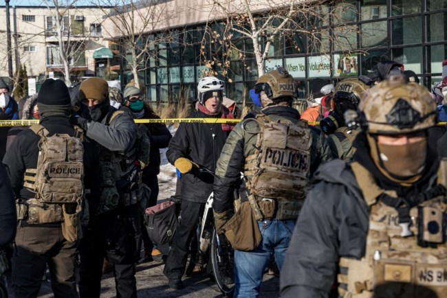 Χάος στη Μινεάπολη: Πράκτορες της ICE σκότωσαν άλλον έναν άνθρωπο - Τον πυροβόλησαν εν ψυχρώ  [εικόνες - βίντεο]