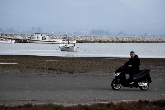 Ναύπλιο: Εξαφανίστηκε η θάλασσα από την άμπωτη στον Αργολικό κόλπο [Εντυπωσιακές εικόνες]