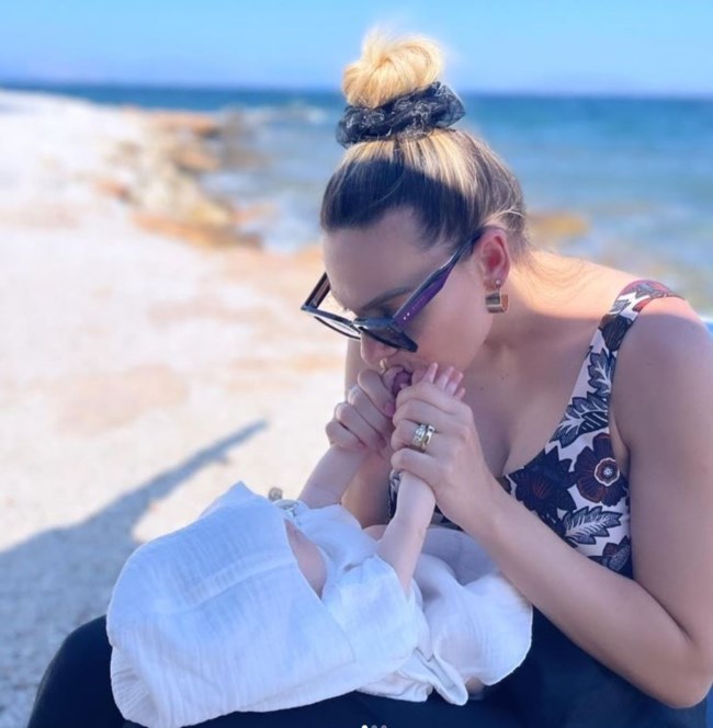 Ιωάννα Μαλέσκου: Η τρυφερή ανάρτηση αγκαλιά με την κορούλα της - "Γιατί έχουμε εσένα..."