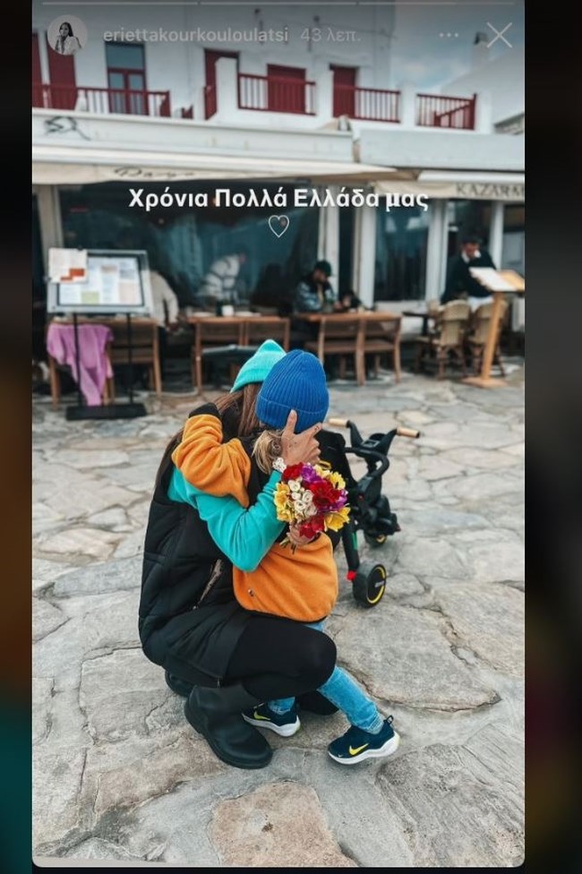 Εριέττα Κούρκουλου Λάτση - Βύρωνας Βασιλειάδης: Οικογενειακή εξόρμηση στη Μύκονο - Οι φωτογραφίες με τον κατάξανθο Νίκο