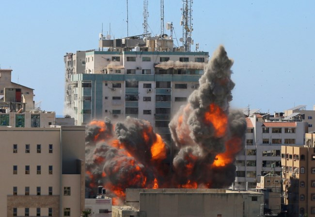 Associated Press για την ισοπέδωση των γραφείων του: "Είμαστε τρομοκρατημένοι" - Συγκλονιστικές εικόνες μετά τον βομβαρδισμό