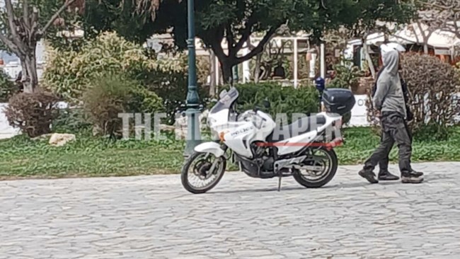 Νεαρός επιδειξίας στον Βόλο κυνηγούσε γυναίκες – Είχε κατεβάσει το παντελόνι του [εικόνες]