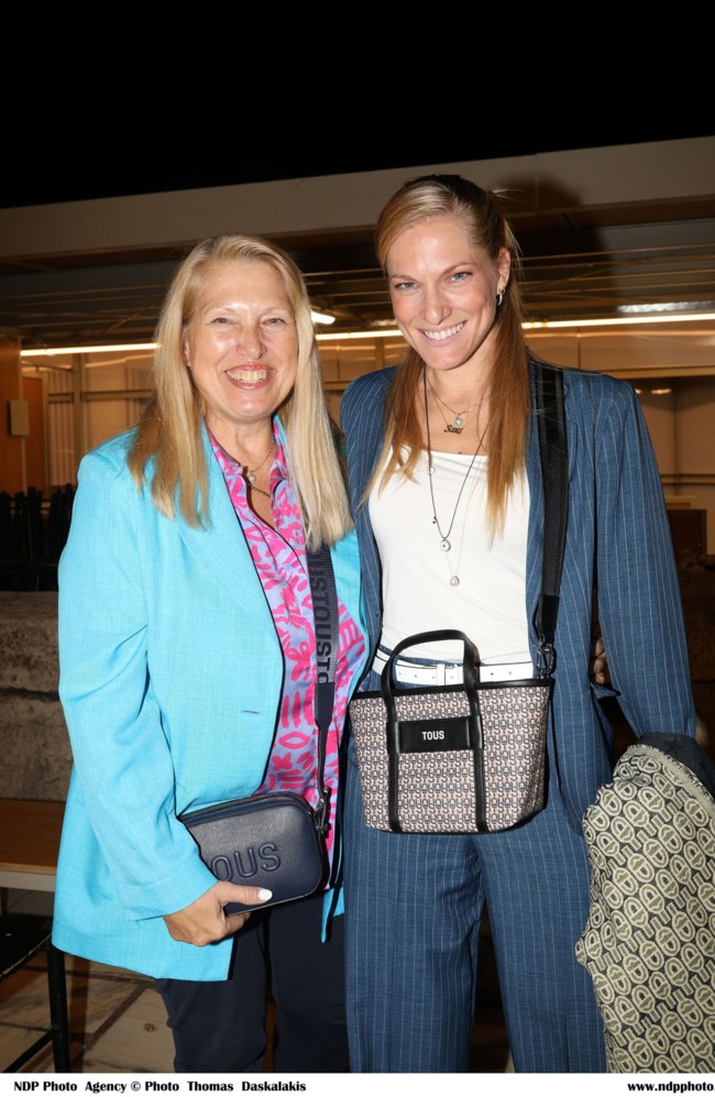 ΣΑΡΑ ΕΣΚΕΝΑΖΥ ΜΗΤΕΡΑ