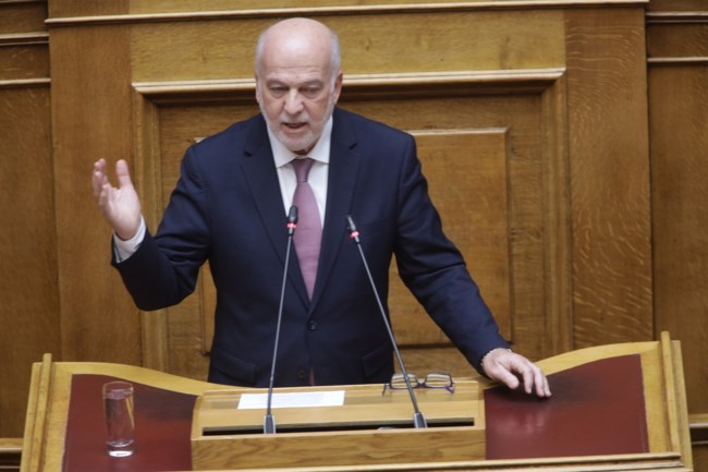 Φλωρίδης σε ΣΥΡΙΖΑ: Οι αλλαγές που ψηφίσατε αθώωσαν 5000 κακούργους - Πολάκης: Γελωτοποιέ του Μητσοτάκη