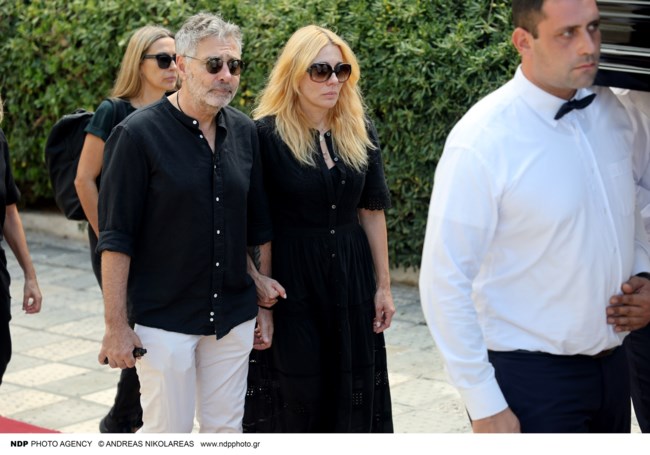 Σμαράγδα Καρύδη: Με νέο look στο Ηρώδειο λίγες μέρες μετά τον θάνατο του πατέρα της