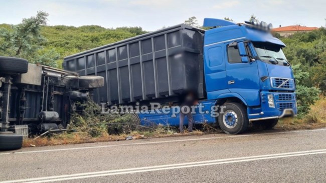 Εκτροπή νταλίκας στον δρόμο Λαμίας - Δομοκού [εικόνες]