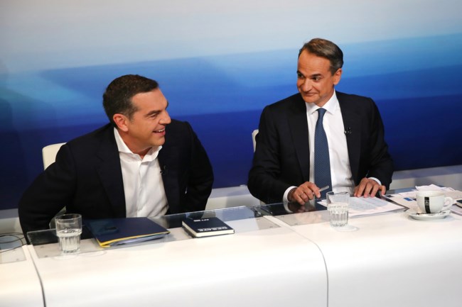Debate: Τα χαμόγελα μεταξύ Μητσοτάκη-Τσίπρα, ο "σφιγμένος" Ανδρουλάκης και οι selfies των δημοσιογράφων [Εικόνες]