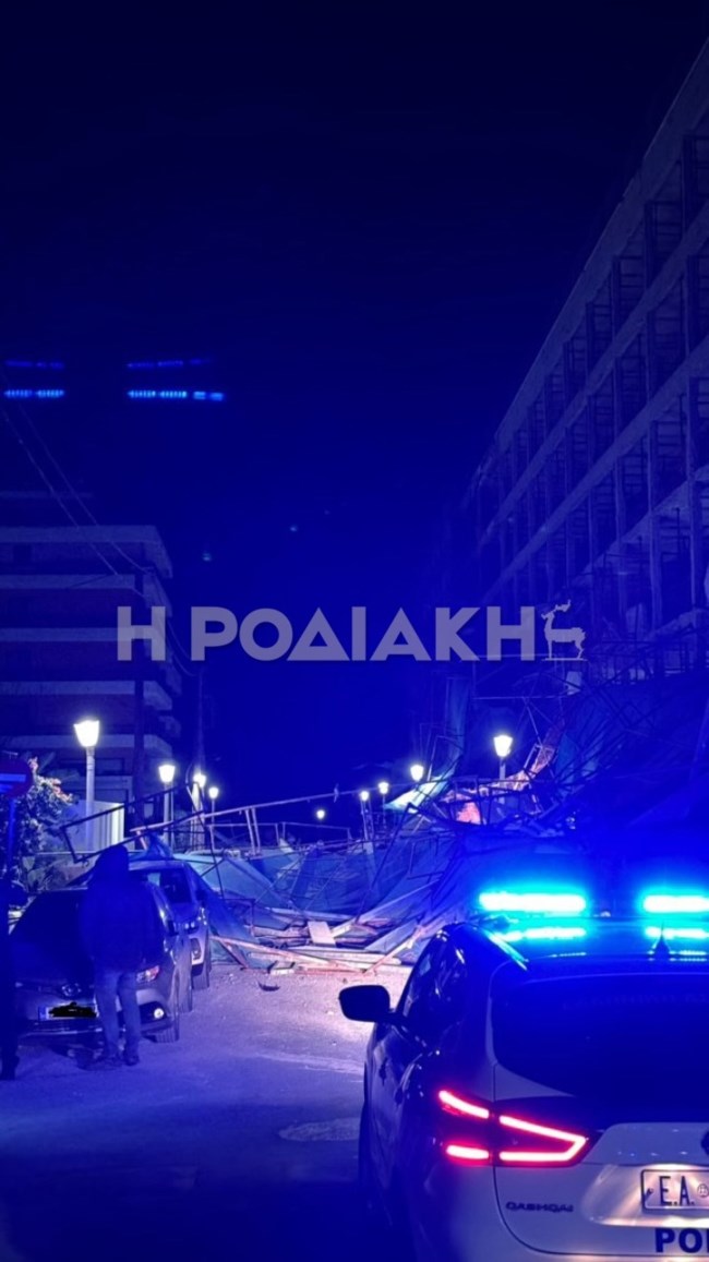 Ρόδος: Κατέρρευσε σκαλωσιά σε ξενοδοχείο - Ζημιές σε περισσότερα από 20 αυτοκίνητα [εικόνες]