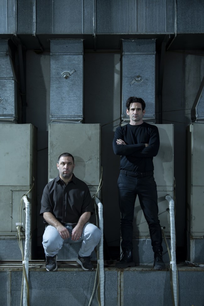 Ο Αρης Μπινιάρης σκηνοθετεί τον Οδυσσέα Παπασπηλιόπουλο στη "Δίκη" του Κάφκα