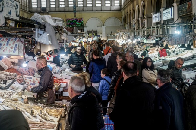 Το ακριβότερο σαρακοστιανό τραπέζι των τελευταίων ετών: "Πετάνε" λαγάνα, χαλβάς, ταραμοσαλάτες, θαλασσινά