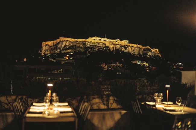 Πού θα δεις την Πανσέληνο; Τα καλύτερα μπαρ και εστιατόρια με θέα και ανοιχτό ουρανό