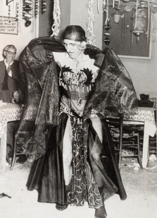 Ο+συνθέτης+Γιάννης+Παπαϊωάννου+μια+τσικνοπέμπη+σε+ταβέρνα+της+Κοκκινιάς