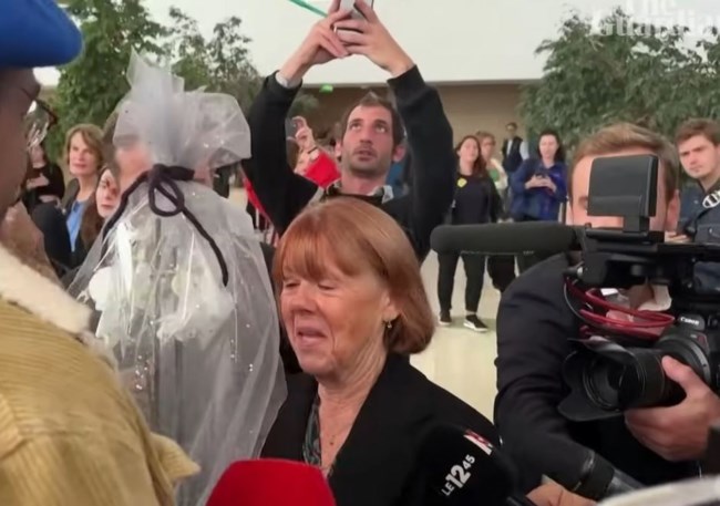 Καταχειροκροτήθηκε η Πελικό μετά την κατάθεσή της στη δίκη των βιαστών της: "Ζιζέλ, οι γυναίκες σε ευχαριστούν"