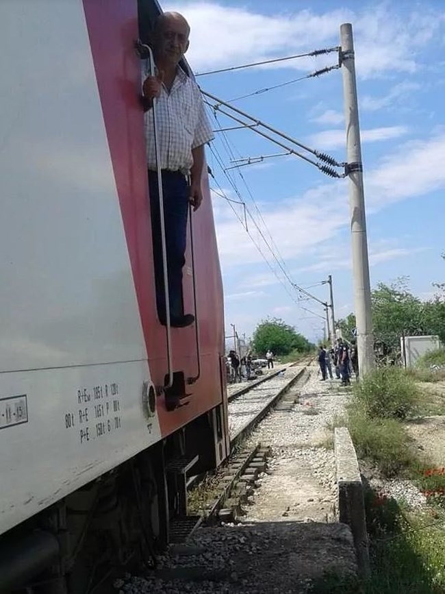 ΤΡΕΝΑ ΤΕΜΠΗ ΜΗΧΑΝΟΔΗΓΟΣ