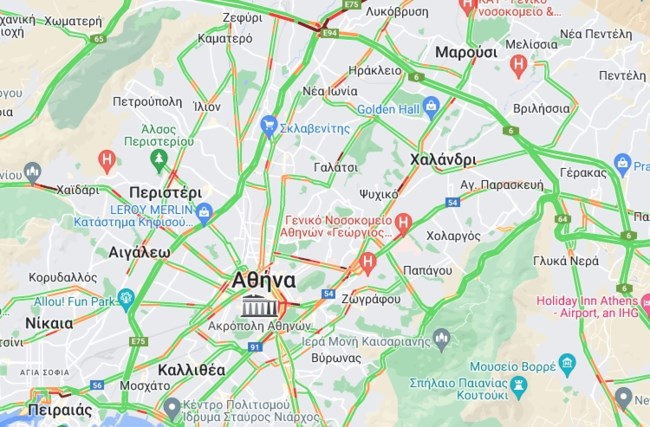 Κυκλοφοριακό έμφραγμα στον Κηφισό - Άνοιξε η πόρτα φορτηγού και έπεσαν... κρέατα στο δρόμο