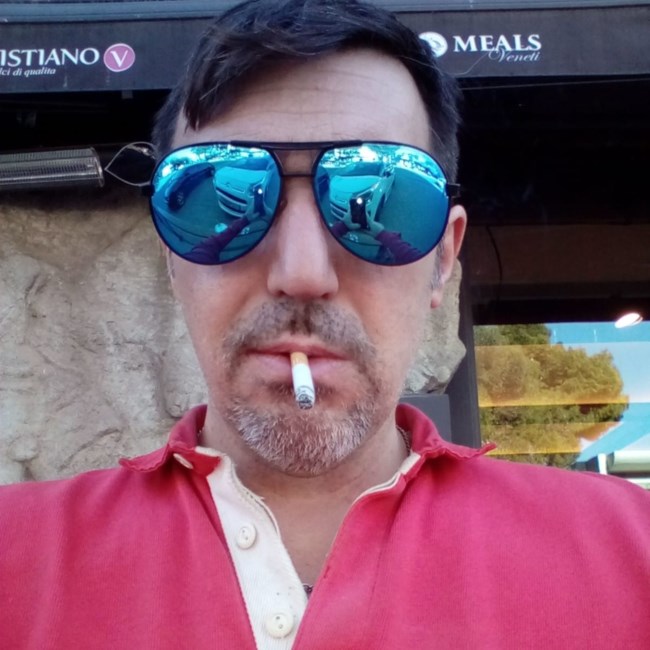 Νίκος Τσέκος