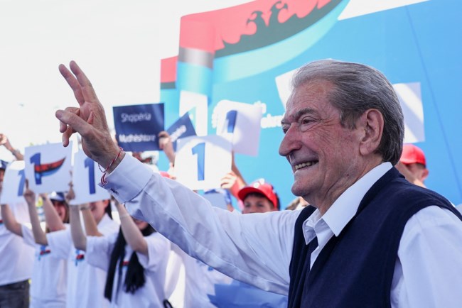 "Make Albania Great Again": Ο εκλογικός γκουρού του Τραμπ τα δίνει όλα για να νικήσει ο Μπερίσα τον Ράμα την Κυριακή