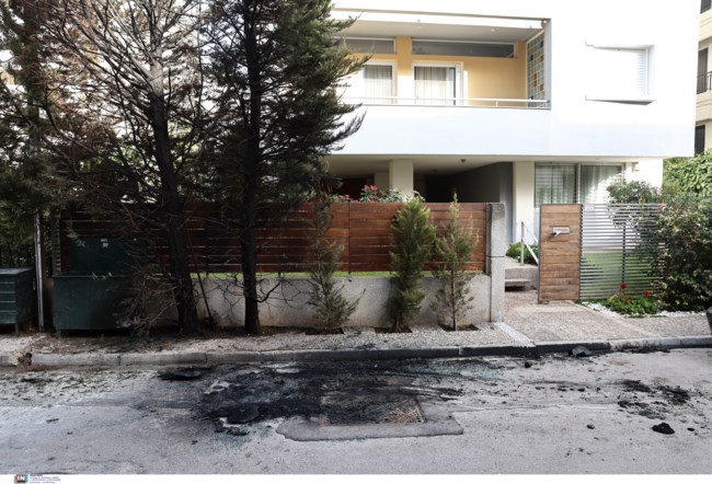 Επίθεση με μολότοφ έξω από το σπίτι της προέδρου του Αρείου Πάγου – Τραυματίστηκε αστυνομικός [εικόνες]