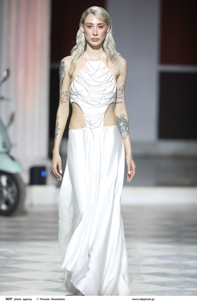 Κατέπληξε στην πασαρέλα του Athens Fashion Week 2024 η Κιάρα Μαρκέζη - Ποια είναι η εγγονή του Άκη Τσοχατζόπουλου