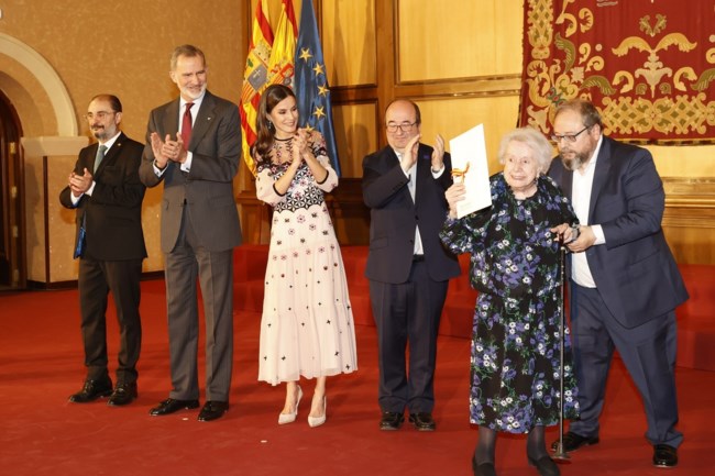 Η ρομαντική πλευρά της Λετίσια: Βιάστηκε να φέρει την άνοιξη με boho φόρεμα αξίας 1.700 ευρώ