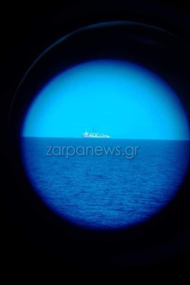 Κανουνί - Οι πρώτες εικόνες: Πλέει ανατολικά της Άνδρου συνοδεία πολεμικών πλοίων