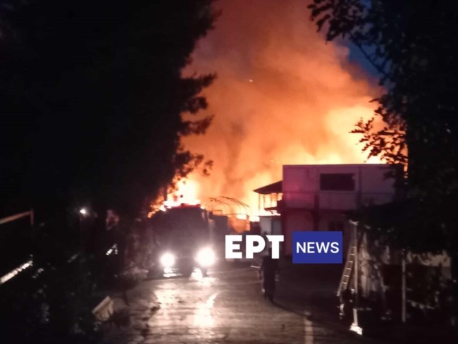 Μεγάλη φωτιά σε επιχείρηση ανακύκλωσης στη Μυτιλήνη - Πυκνοί καπνοί παντού, εστάλη 112 [βίντεο]