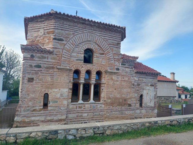 Τα μυστικά του ναού του Αγίου Γεωργίου Χορτιάτη – Ένα παλιό μοναστήρι, ένα πέτρινο σπίτι και βραδιές ωραίων λέξεων γύρω από τον ναό