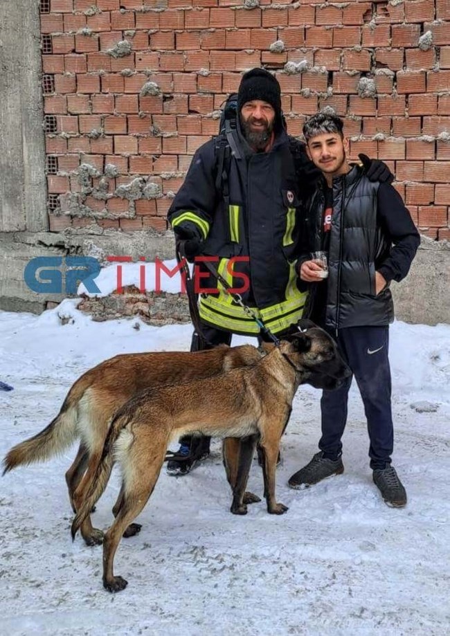 Τουρκία: Η ιστορία του Ελληνα διασώστη με τους υπέροχους σκύλους του - Οι 72 ατελείωτες ώρες για επιζώντες στα συντρίμμια
