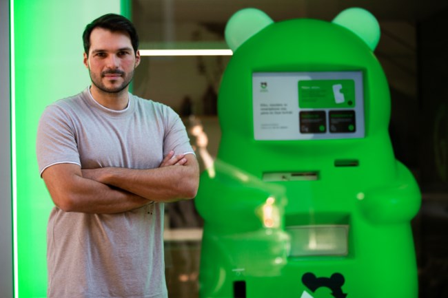 Green Panda: Το ΑΤΜ που σε επιβραβεύει για να ανακυκλώσεις το smartphone σου