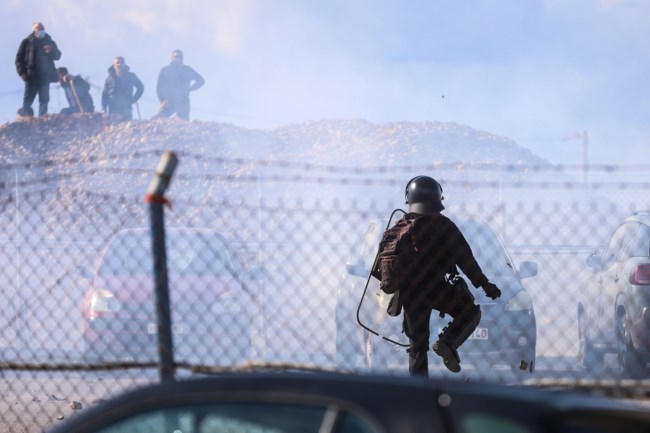 Εικόνες ντροπής στην Κρήτη: Ταυτοποιήθηκαν οι αγρότες που χτύπησαν αστυνομικούς, δικογραφία για εγκληματική οργάνωση