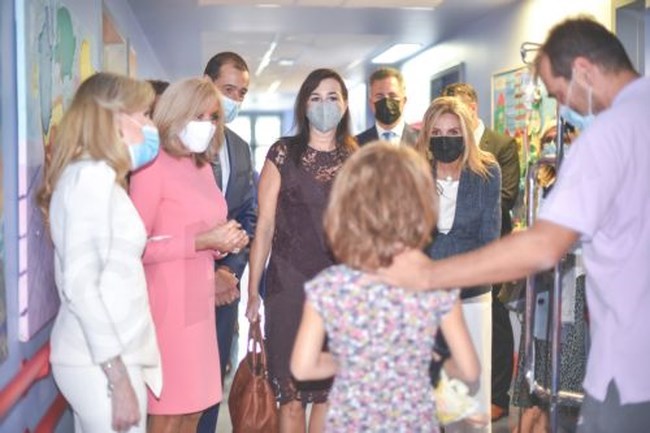Μπριζίτ Μακρόν και Μαρέβα Μητσοτάκη κοντά στα παιδιά με καρκίνο - Επίσκεψη στο νοσοκομείο  "Ελπίδα" [Εικόνες]