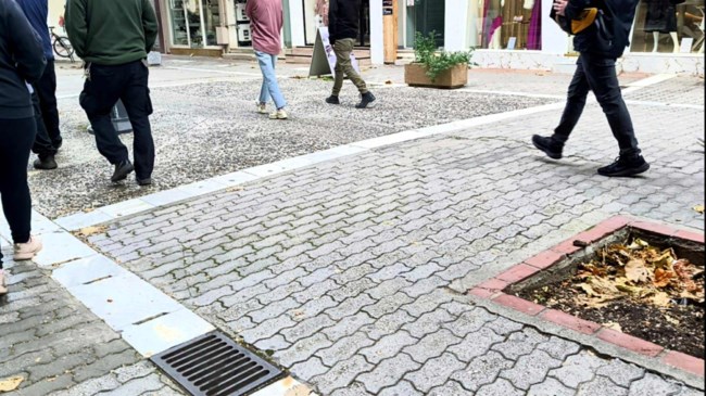Ρουβίκωνας: Τρικάκια και πανό στο γραφείο του Χρήστου Κέλλα για ΟΠΕΚΕΠΕ και ευλογιά των αιγοπροβάτων [εικόνες]