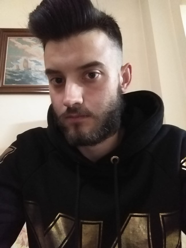 Θρήνος στο Αίγιο για τον 25χρονο Νίκο: Σκοτώθηκε σε τροχαίο τα ξημερώματα - Έπεσε πάνω σε μάντρα νεκροταφείου [Βίντεο]